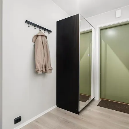 Half Semi Detached House 公寓 *